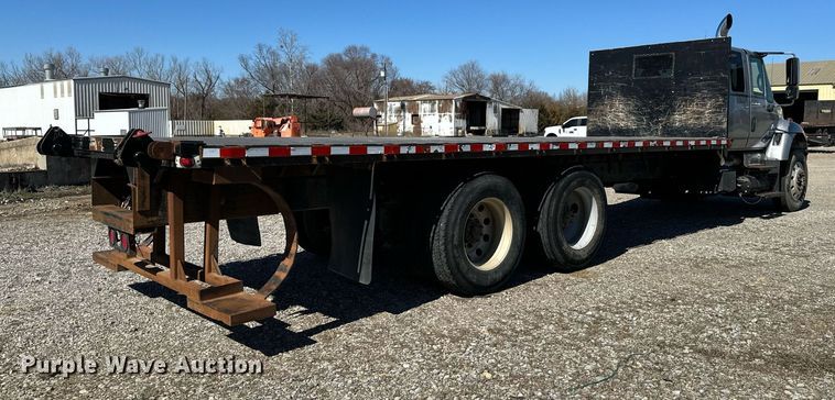 image for item EJ0221 2007 International  7400 flatbed truck