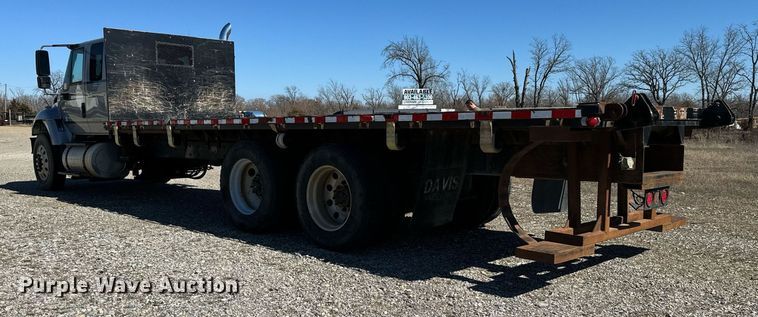 image for item EJ0221 2007 International  7400 flatbed truck