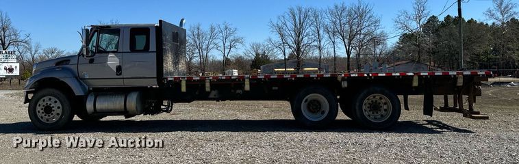 image for item EJ0221 2007 International  7400 flatbed truck