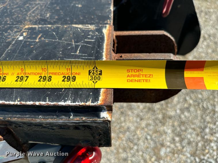 image for item EJ0221 2007 International  7400 flatbed truck