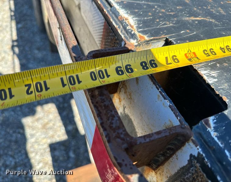 image for item EJ0221 2007 International  7400 flatbed truck