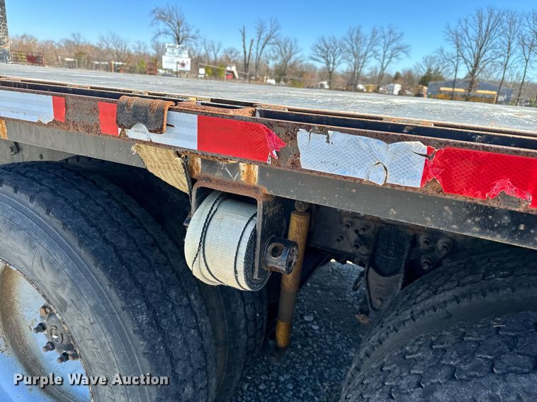 image for item EJ0221 2007 International  7400 flatbed truck