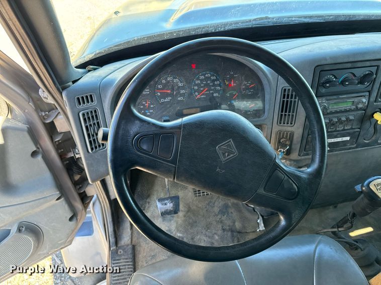 image for item EJ0221 2007 International  7400 flatbed truck