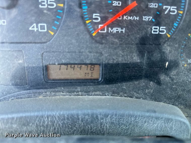 image for item EJ0221 2007 International  7400 flatbed truck