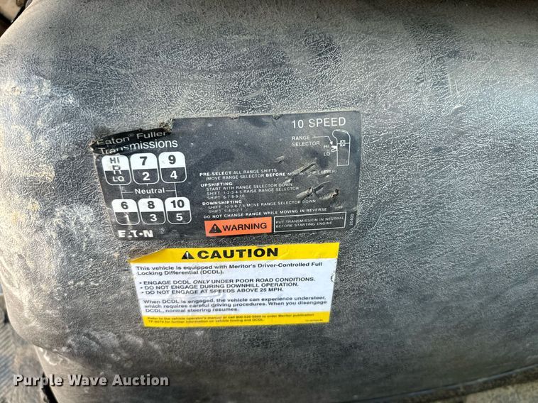 image for item EJ0221 2007 International  7400 flatbed truck