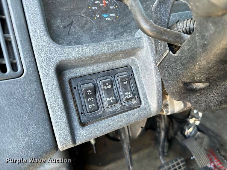 image for item EJ0221 2007 International  7400 flatbed truck