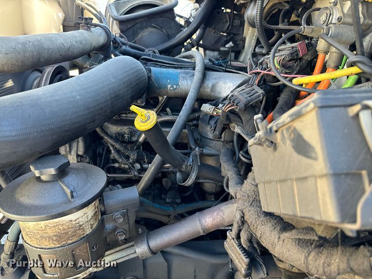 image for item EJ0221 2007 International  7400 flatbed truck