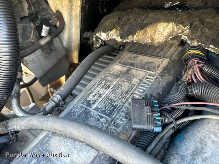 image for item EJ0221 2007 International  7400 flatbed truck