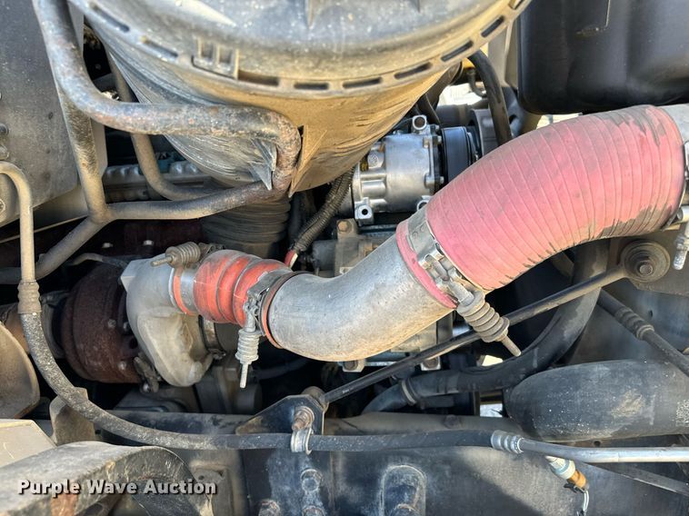 image for item EJ0221 2007 International  7400 flatbed truck