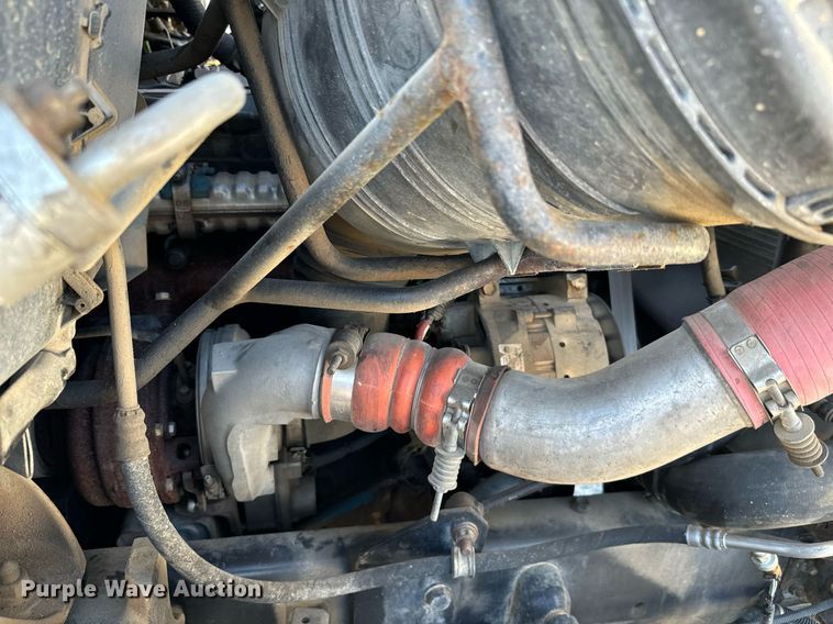 image for item EJ0221 2007 International  7400 flatbed truck