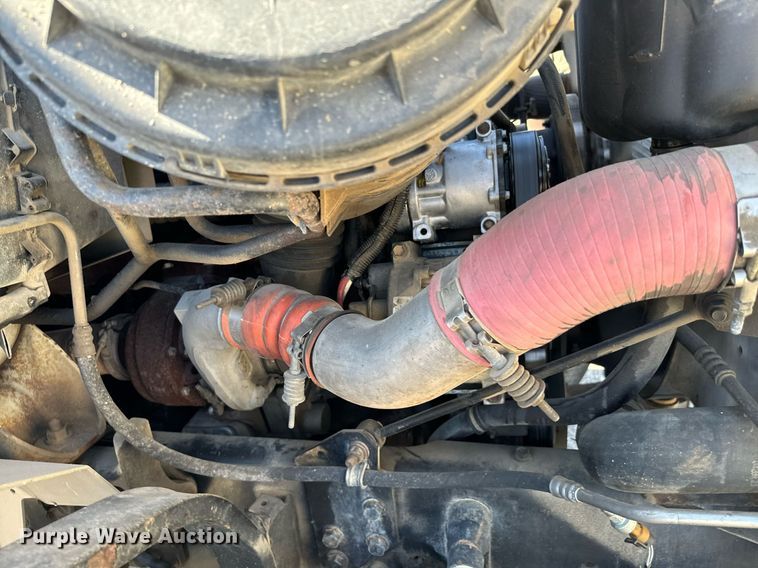 image for item EJ0221 2007 International  7400 flatbed truck