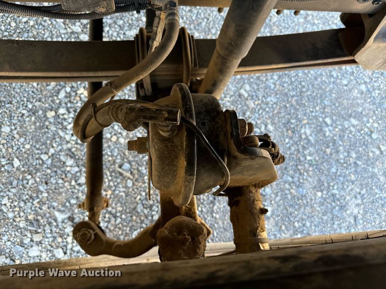 image for item EJ0221 2007 International  7400 flatbed truck