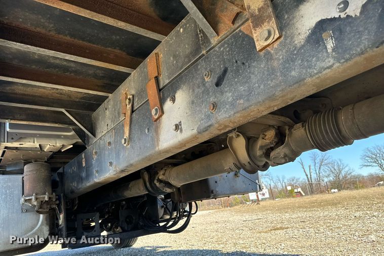 image for item EJ0221 2007 International  7400 flatbed truck