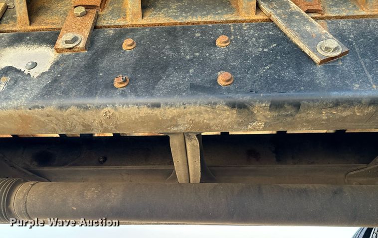 image for item EJ0221 2007 International  7400 flatbed truck