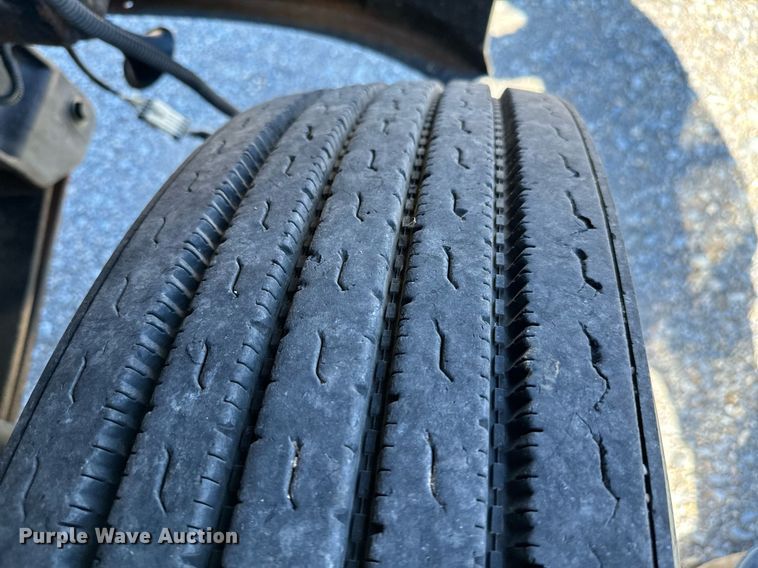 image for item EJ0221 2007 International  7400 flatbed truck