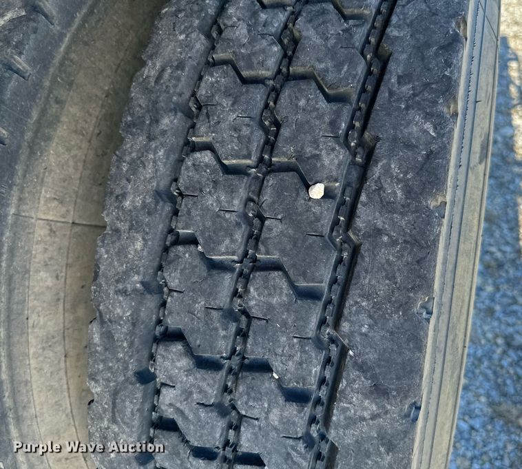 image for item EJ0221 2007 International  7400 flatbed truck