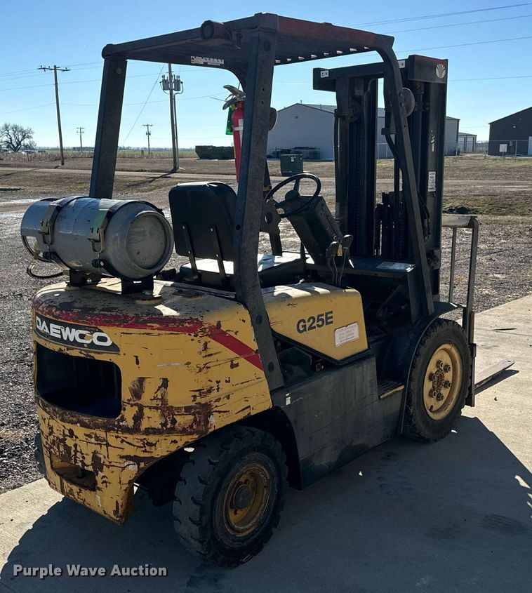 image for item EJ0222 Daewoo G25E-3 forklift