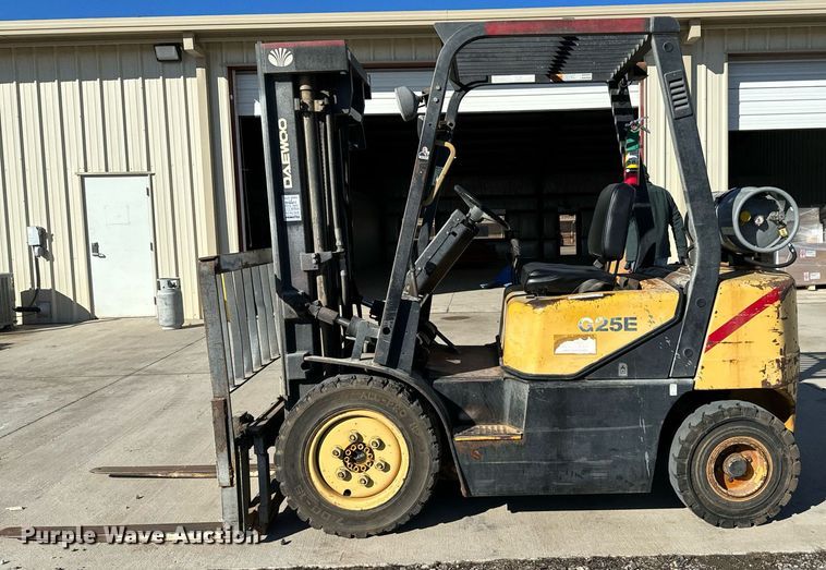 image for item EJ0222 Daewoo G25E-3 forklift