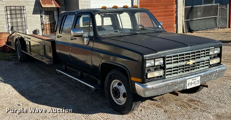 image for item EJ0226 1987 Chevrolet  R20 tow truck