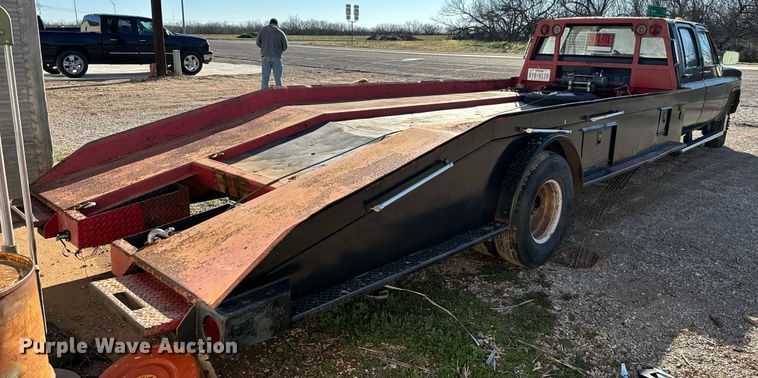 image for item EJ0226 1987 Chevrolet  R20 tow truck