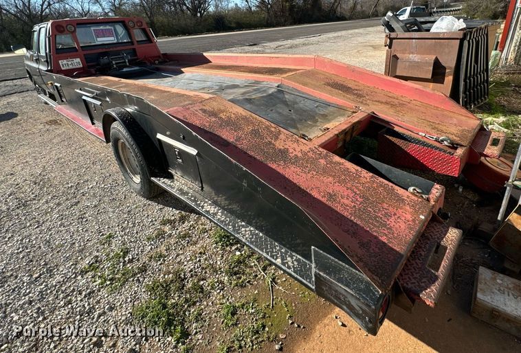 image for item EJ0226 1987 Chevrolet  R20 tow truck