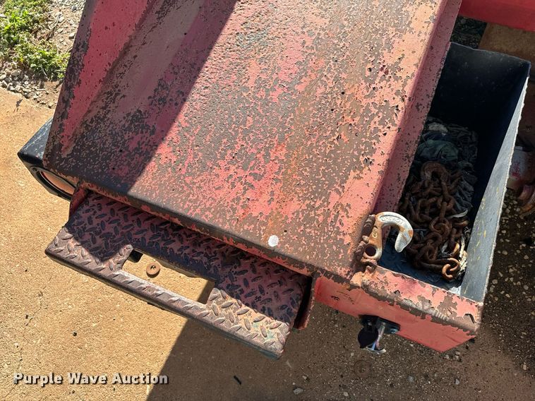 image for item EJ0226 1987 Chevrolet  R20 tow truck