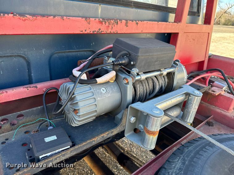 image for item EJ0226 1987 Chevrolet  R20 tow truck