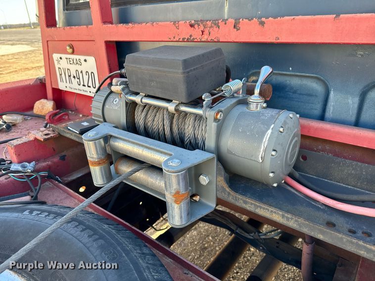 image for item EJ0226 1987 Chevrolet  R20 tow truck