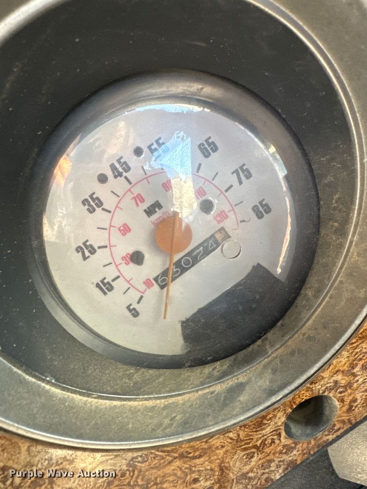 image for item EJ0226 1987 Chevrolet  R20 tow truck