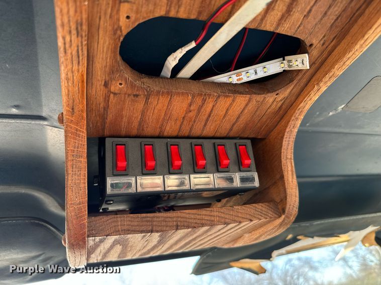 image for item EJ0226 1987 Chevrolet  R20 tow truck