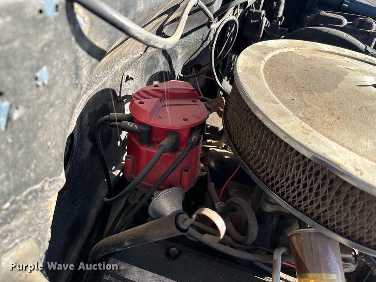 image for item EJ0226 1987 Chevrolet  R20 tow truck