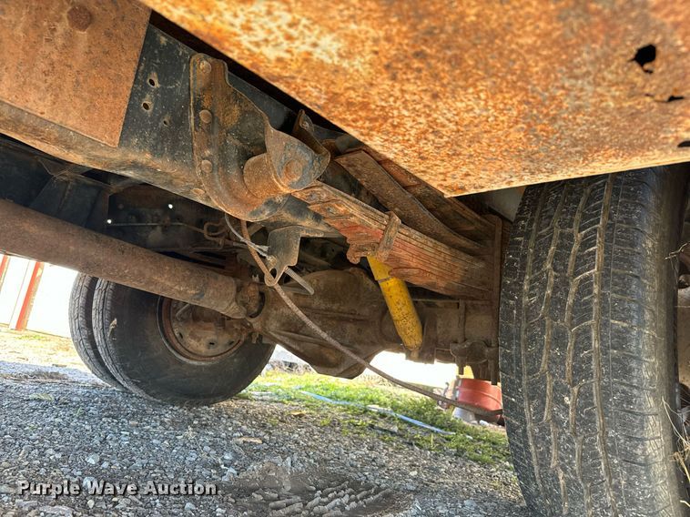 image for item EJ0226 1987 Chevrolet  R20 tow truck