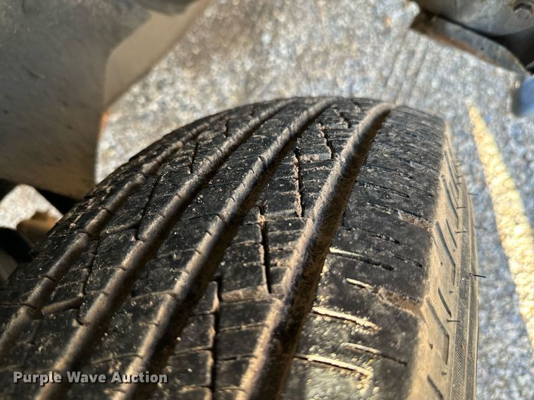 image for item EJ0226 1987 Chevrolet  R20 tow truck