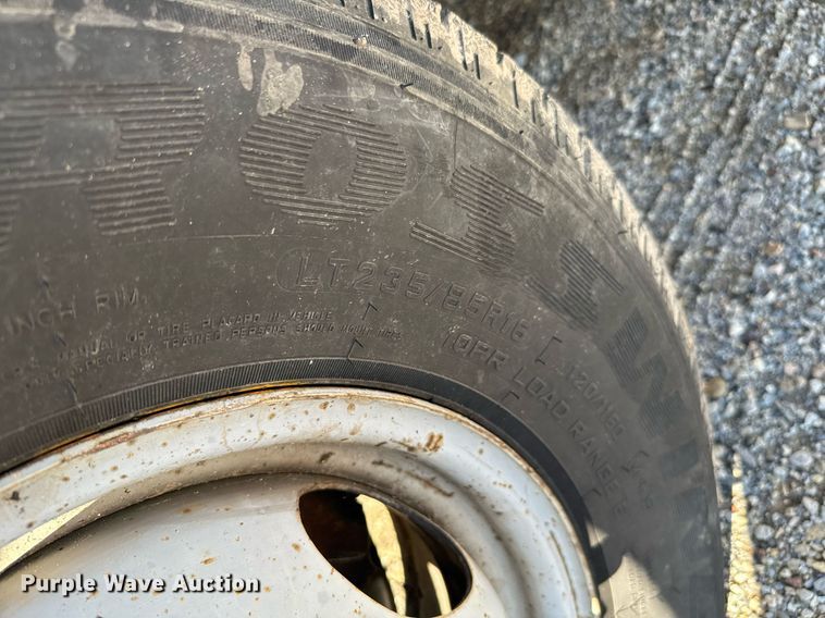 image for item EJ0226 1987 Chevrolet  R20 tow truck