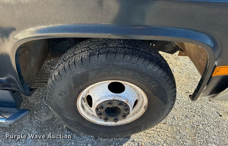 image for item EJ0226 1987 Chevrolet  R20 tow truck