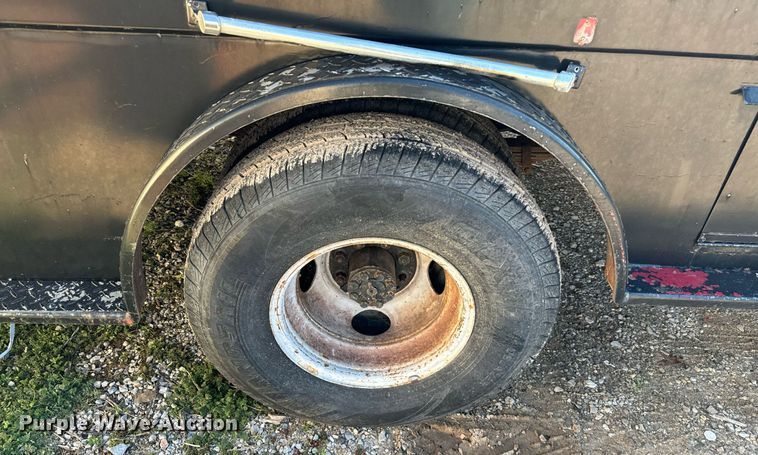 image for item EJ0226 1987 Chevrolet  R20 tow truck