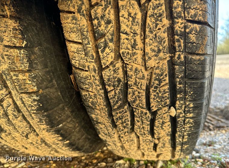 image for item EJ0226 1987 Chevrolet  R20 tow truck