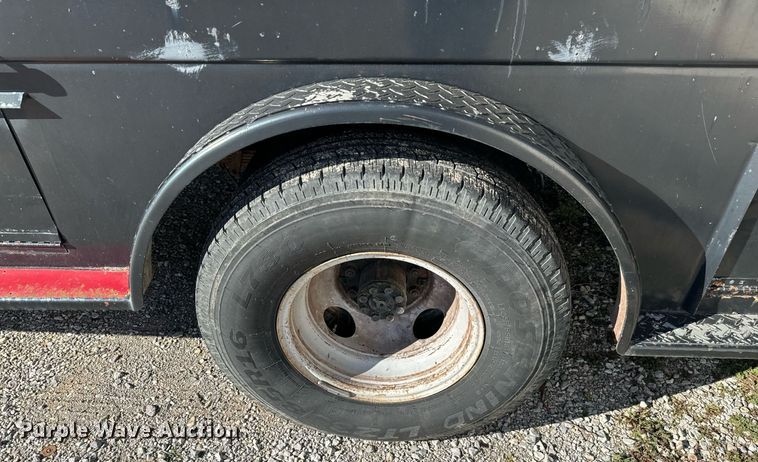 image for item EJ0226 1987 Chevrolet  R20 tow truck