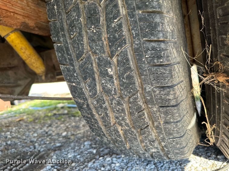 image for item EJ0226 1987 Chevrolet  R20 tow truck