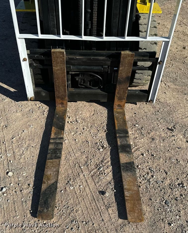 image for item EJ0265 Yale GLP050VXEUSE090 forklift
