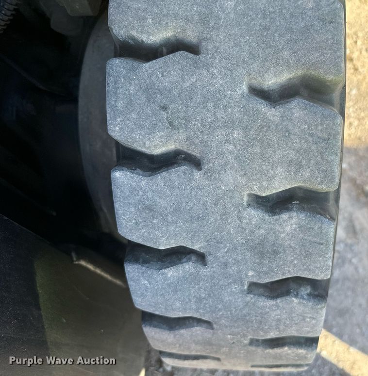 image for item EJ0265 Yale GLP050VXEUSE090 forklift