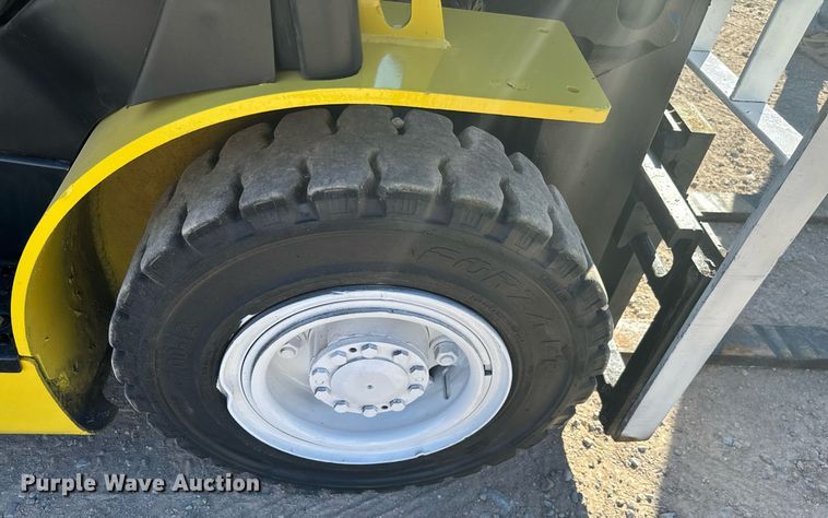 image for item EJ0265 Yale GLP050VXEUSE090 forklift