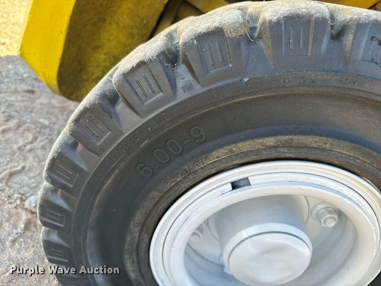 image for item EJ0265 Yale GLP050VXEUSE090 forklift