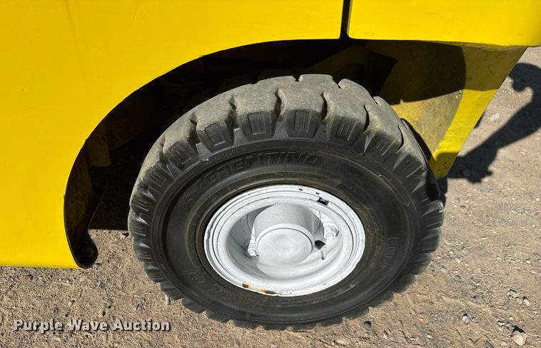 image for item EJ0265 Yale GLP050VXEUSE090 forklift