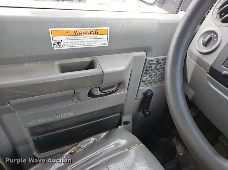 image for item EJ5855 2012 Ford E350 Super Duty  box truck