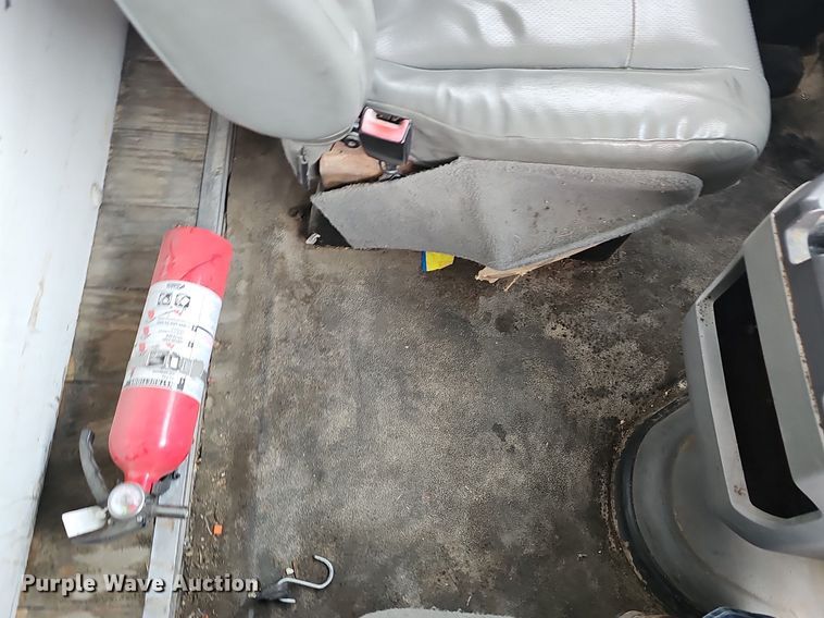 image for item EJ5855 2012 Ford E350 Super Duty  box truck