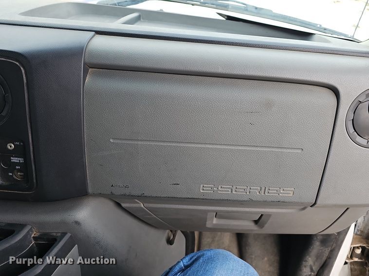 image for item EJ5855 2012 Ford E350 Super Duty  box truck