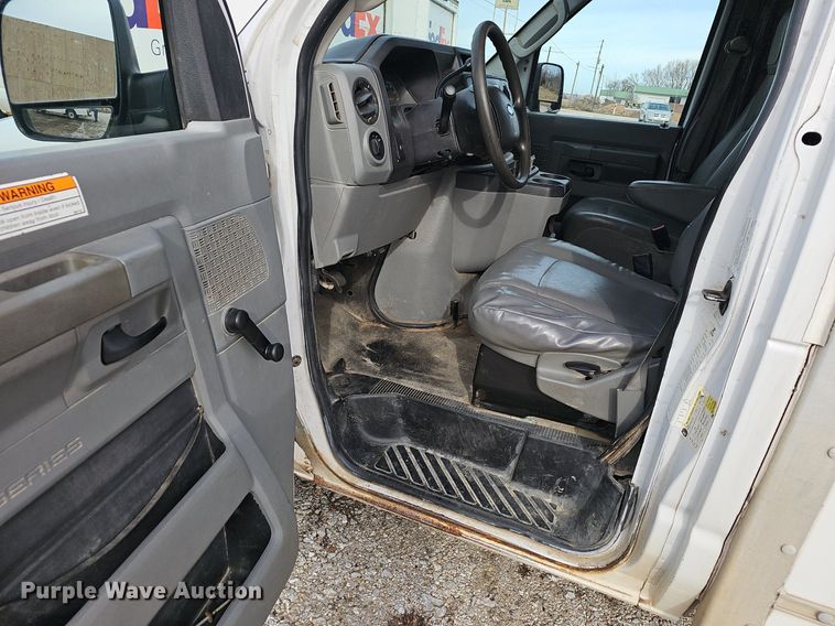 image for item EJ5856 2012 Ford E350 Super Duty box truck