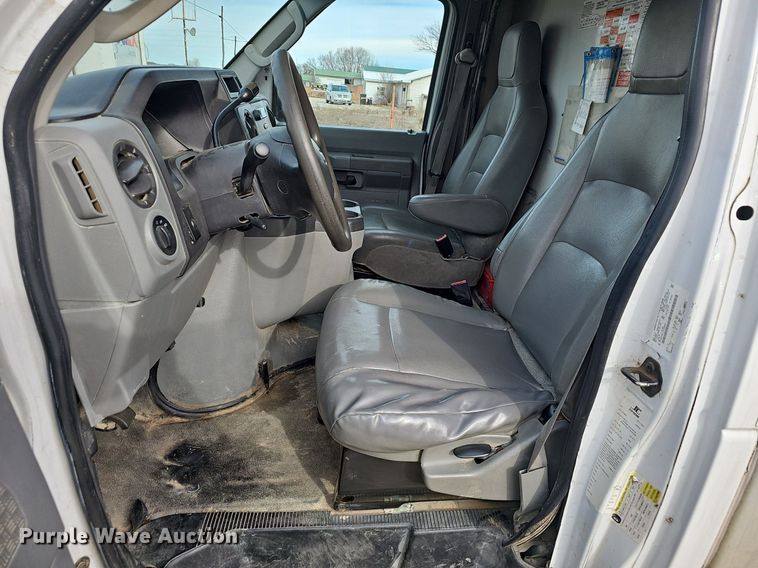 image for item EJ5856 2012 Ford E350 Super Duty box truck