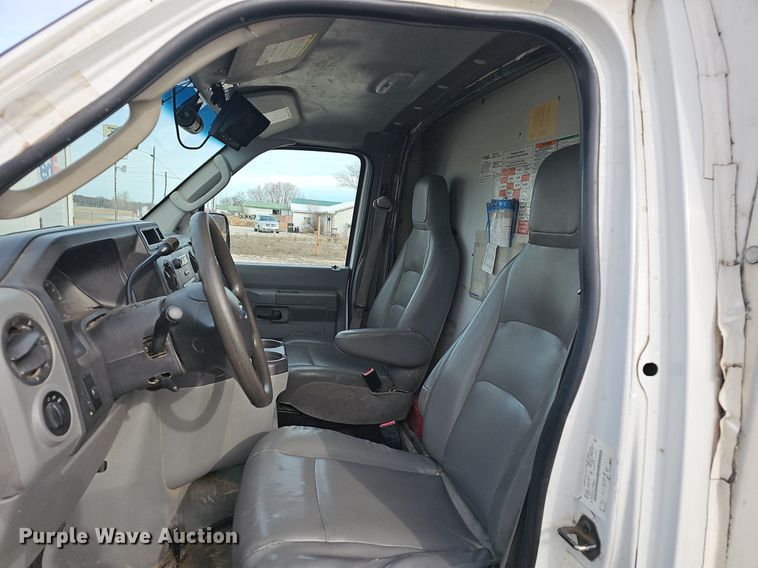 image for item EJ5856 2012 Ford E350 Super Duty box truck